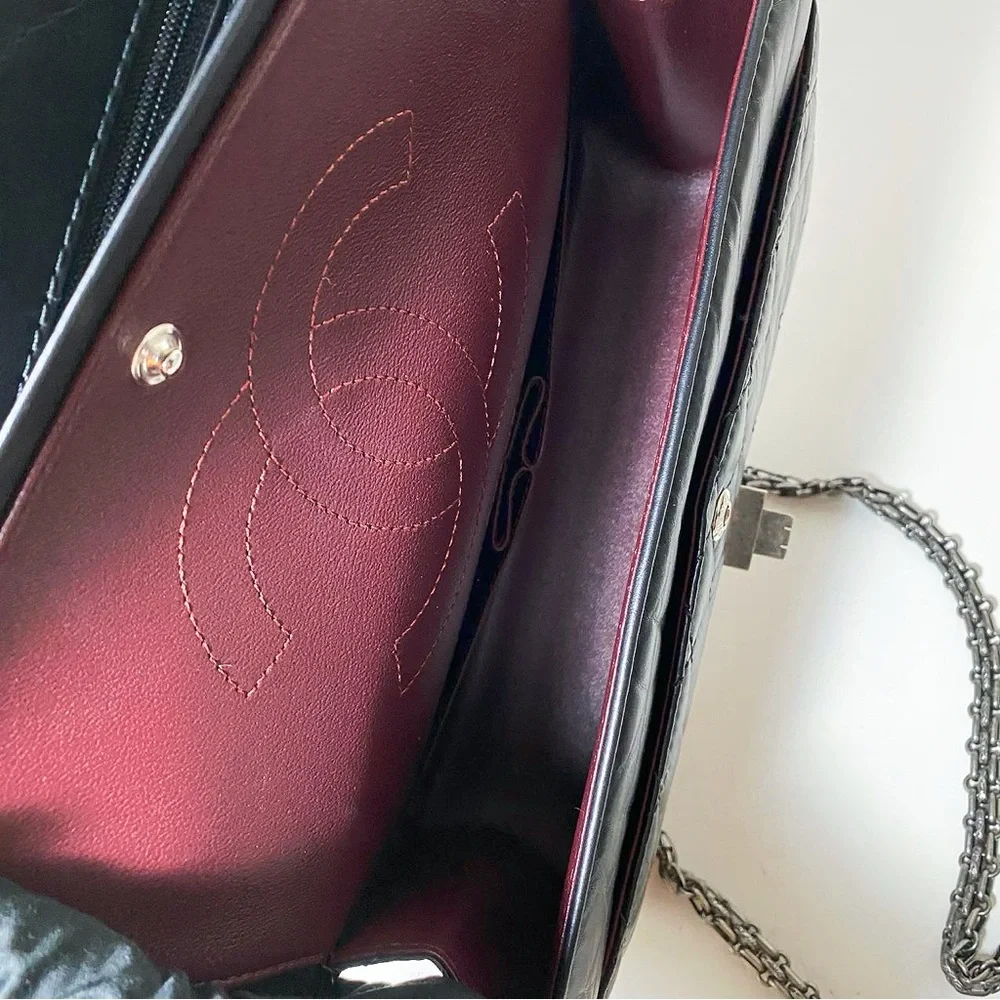 Chanel 2.55 Reissue Quilted Aged Black & Gunmetal Calfskin Flap Bag - Picture 8 of 12